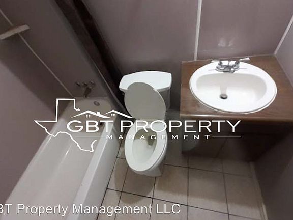 4th image of 1102 E Cotton St #B