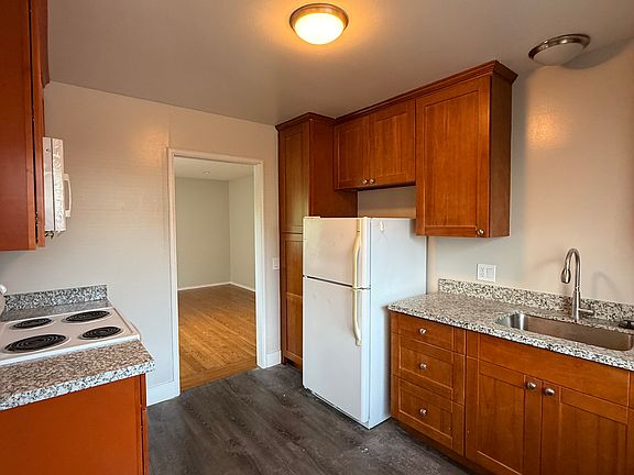 4th image of 561 Elm St APT 2