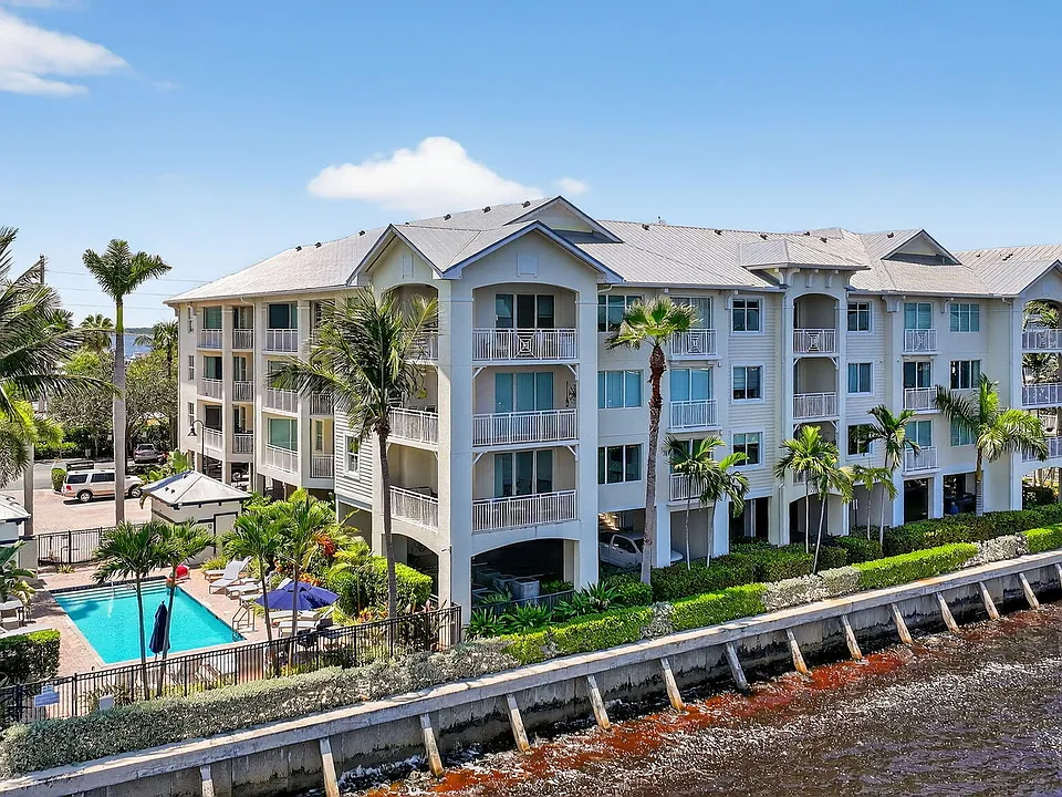 275 NW Flagler Ave #204