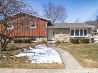 930 Lawton Ter, Manitowoc, WI 54220