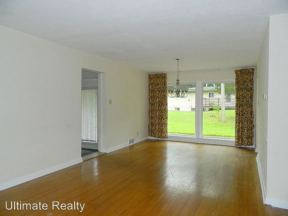 3rd image of 821 Payson Dr
