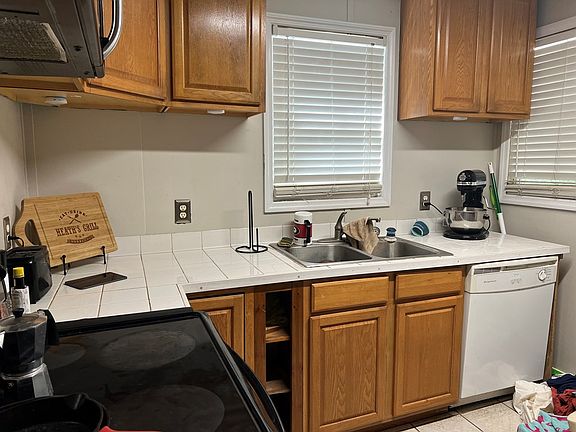 3rd image of 1616 Beauford Pl