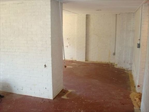 3rd image of 526 E Jefferson St