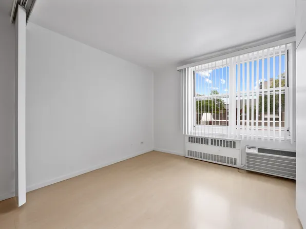 142-05 Roosevelt Avenue image 5 of 13