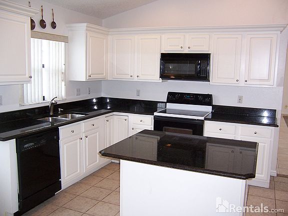 3rd image of 537 Hardwood Cir