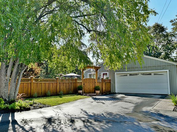 2nd image of 27 Nob Hill Dr