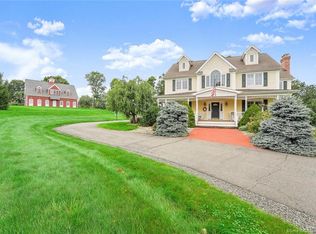 14 Pheasant Ridge Rd, Newtown, CT 06470