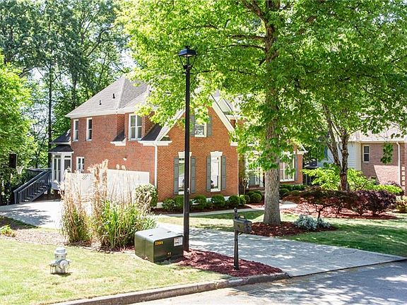 3rd image of 1820 Noblin Ridge Way