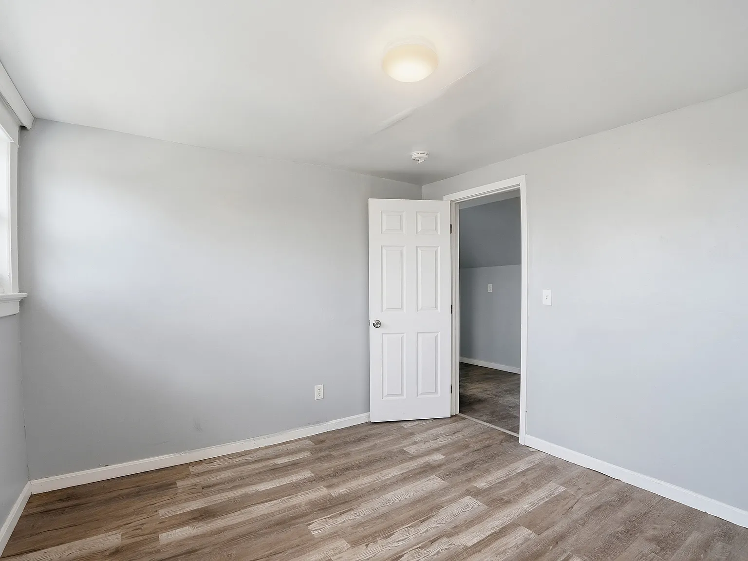 5 bed, 1900 sqft, $2,395 — Photo 3