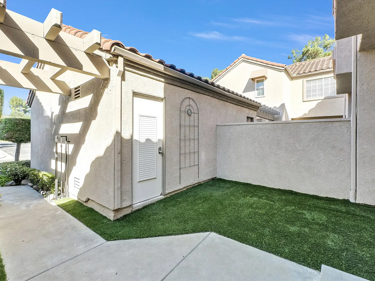 2 bed, 2.5 bath, 1241 sqft, $3,750 — Photo 4