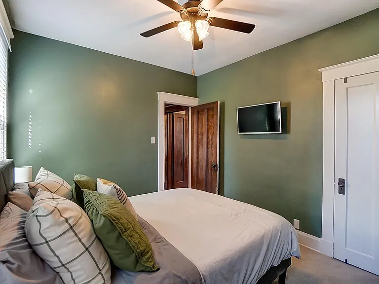 2251 Washington Ave #1 — Photo 8