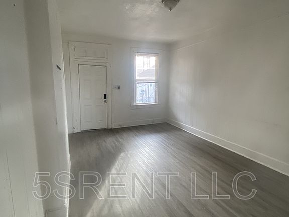 5th image of 1048 Marshall Ave APT 5