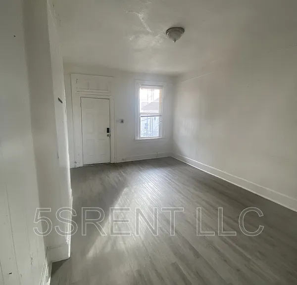 1048 Marshall Ave #5 — Photo 5