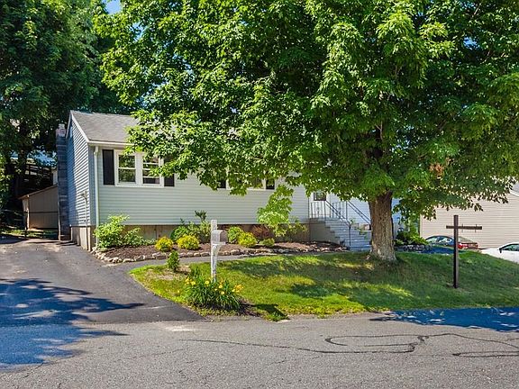 2nd image of 440 Daniels St