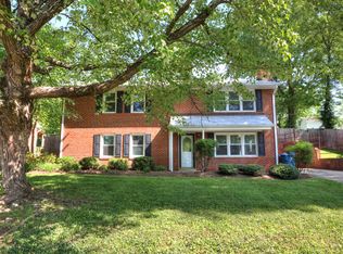 7704 Newcastle Dr, Annandale, VA 22003