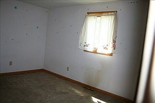 4th image of 144 E Park St