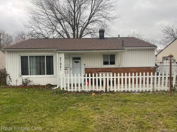 21951 Fern St, Oak Park, MI 48237