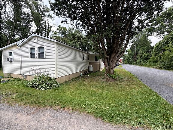 4th image of 9097 Main St
