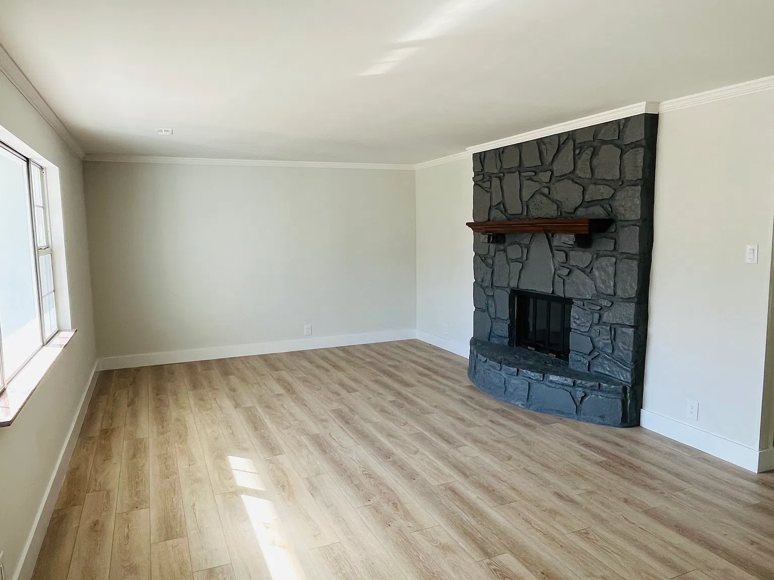 3 bed, 1733 sqft, $2,600 — Photo 2