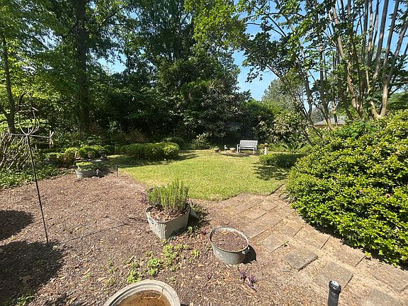 3rd image of 853 Oleander Dr SE