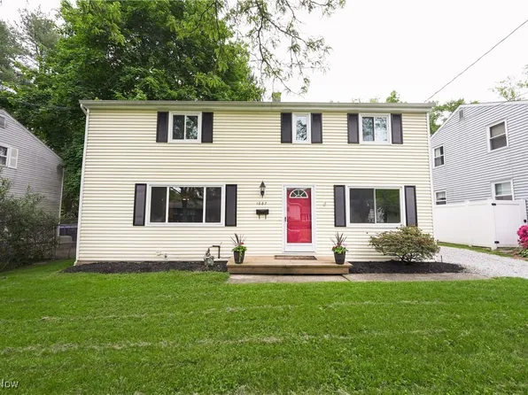 1087 Madrid Dr, Akron, OH 44313