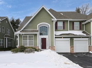 106 Victoria Pl, Melville, NY 11747