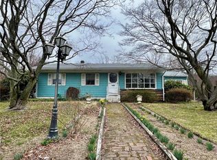 35 Regina Dr, Johnston, RI 02919