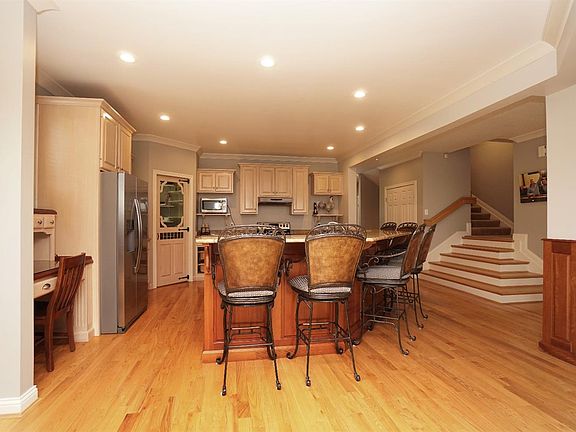 5th image of 542 Davenport Ave Unit C