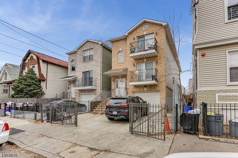 1st image of 29 Bragaw Ave