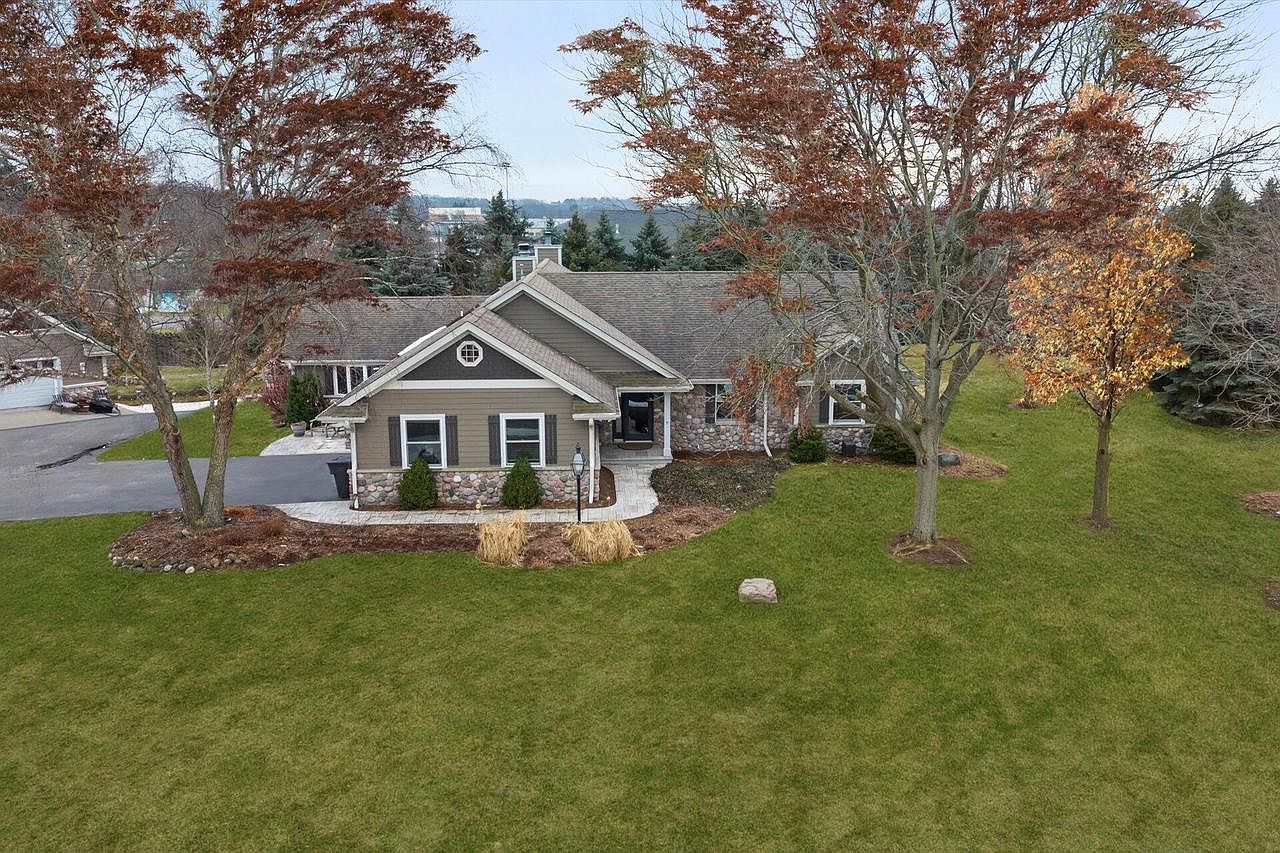 S15W31835 Meadowview COURT, Delafield, WI 53018 Zillow