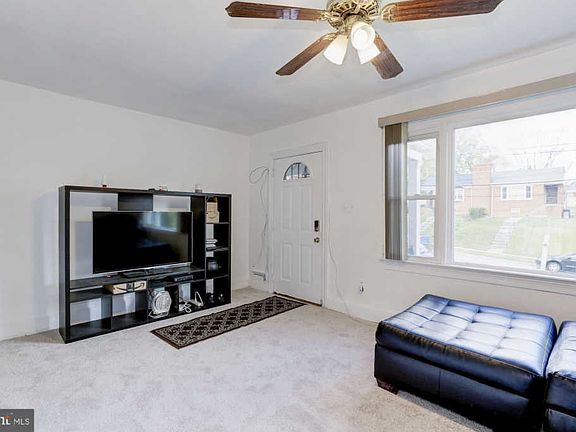 3rd image of 2435 Saint Clair Dr