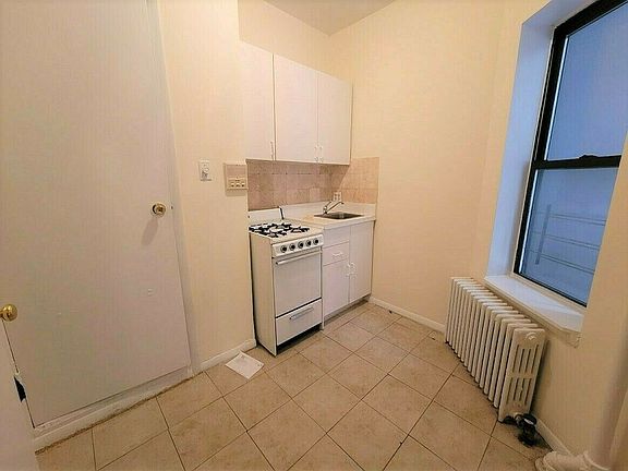 5th image of 657 10th Ave APT 7