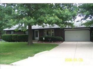 6112 Lockwood Dr, Rockford, IL
