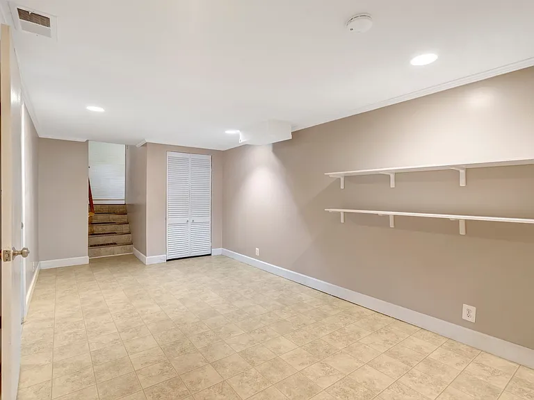 6717 Reynard Dr — Photo 42
