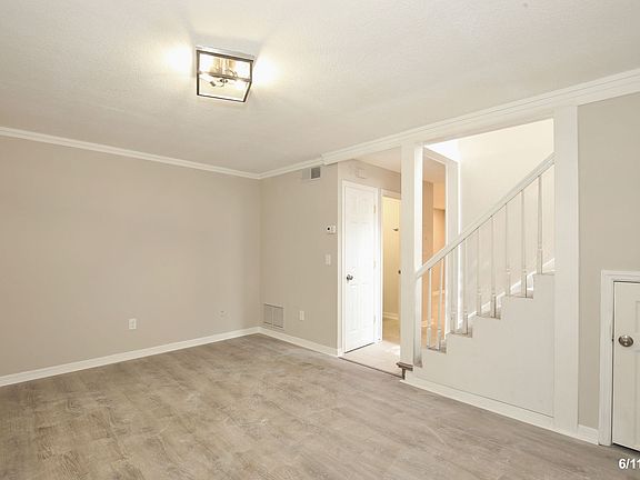 3rd image of 1111 Palmer St