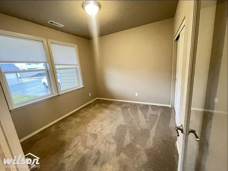 5300 Sage Way — Photo 4