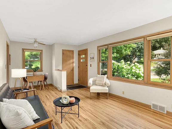 2nd image of 539 Frontenac Pl