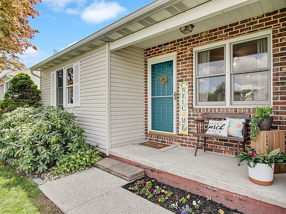 3rd image of 12 Furman Rd