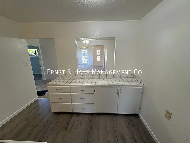 926 Newport Ave — Photo 12