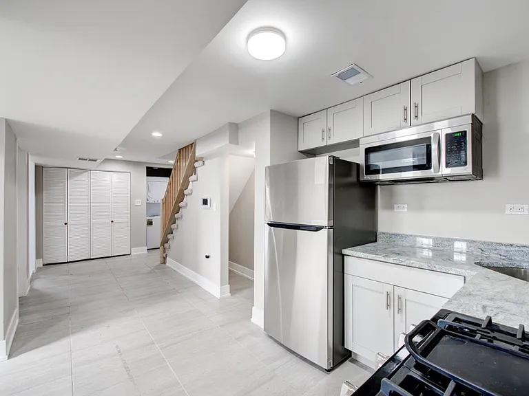 6245 S Champlain Ave #B — Photo 2