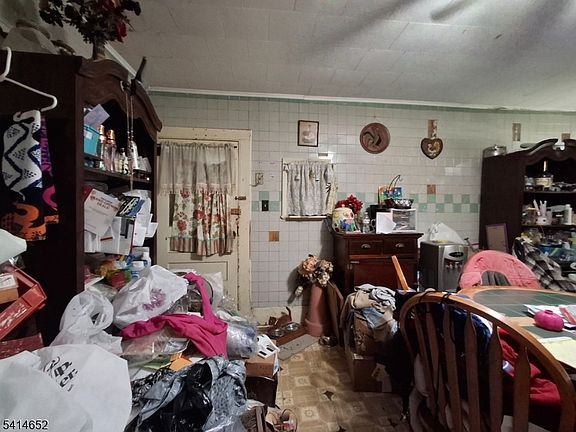 5th image of 172 Maple Rd