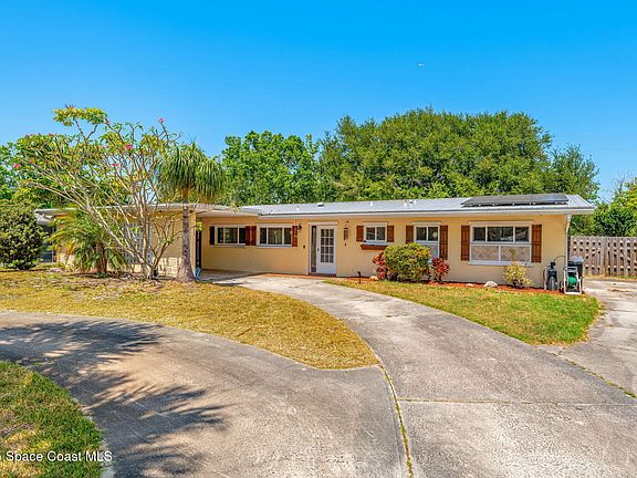3rd image of 451 Crescent Dr