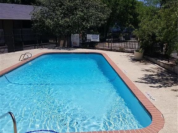 5th image of 2124 Burton Dr APT 120
