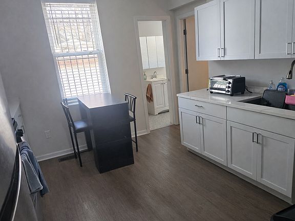 4th image of 2136 N Clifton Ave