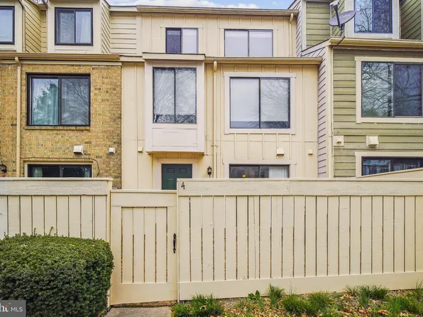 4 Welbeck Ct, Gaithersburg, MD 20886