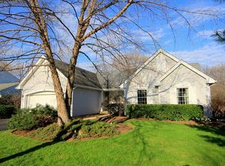 96 Foxboro Ln, Gurnee, IL 60031