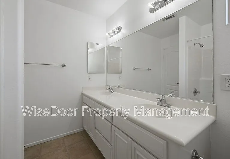 1087 Waterfall Way — Photo 35