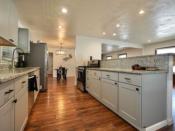 3rd image of 449 Pineview Place