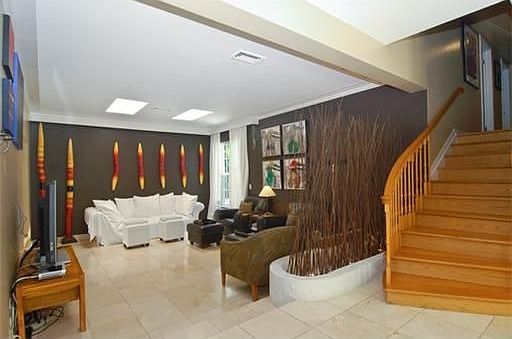 5th image of 89 Bay Heights Dr