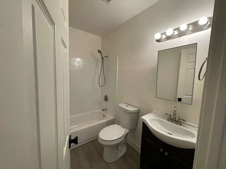 Zelma Apartments — Photo 29